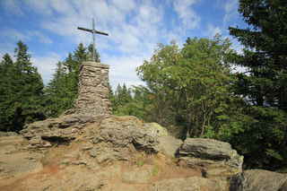Vrcholový kříž hory Velký Falkenstein (1315 m n.m.)