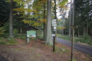 Rozcestí U Aleje smíření (908 m n.m.)