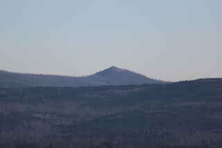 Luzný (1373 m n.m.) v oparu...