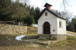 Kaplička na Jižní Stráni (Kaplička byla postavena u dvora založeného v roce 1736)