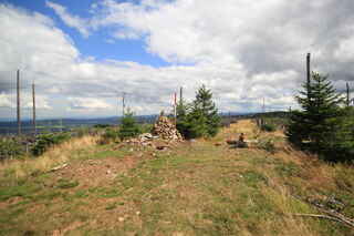 Geodetický bod / vrchol hory Polom (1295 m n.m.)