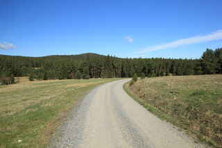 Vzadu hora Slunečná (996 m n.m.)