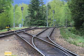 Uzel železniční trati v Černém Kříži ( doleva je trať směrem na Volary, doprava na Novou Pec )