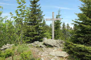 Vrcholový kříž hory Poledník (1315 m n.m.)